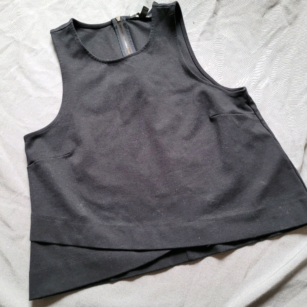 Banana Republic | Black Knit Tulip Hem Crop Tank M